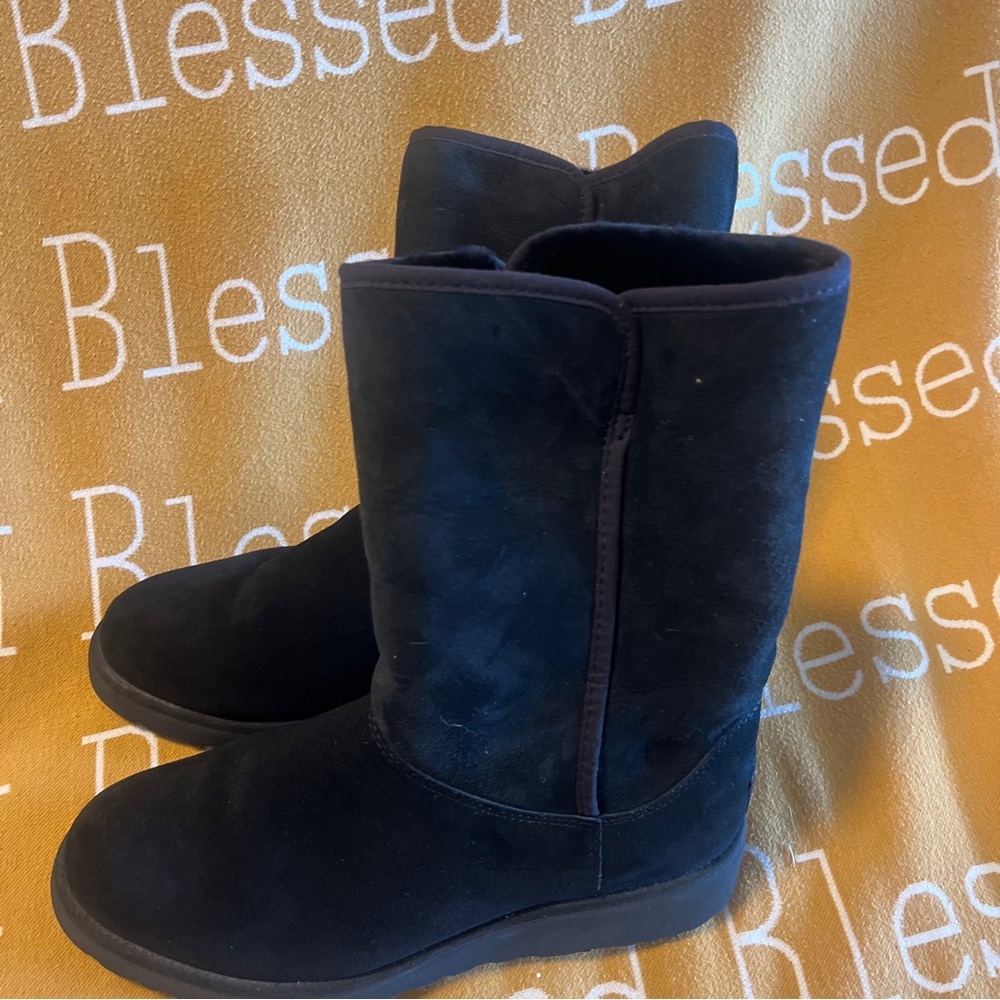 ugg amie Black Leather Suede Slip On Boots Size 8.5 Excellent